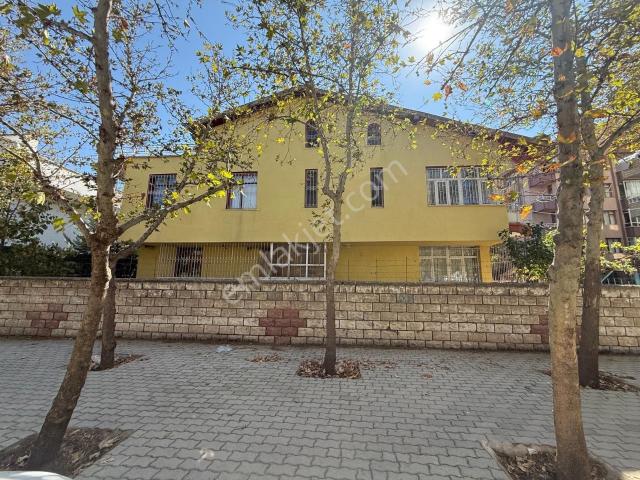 Selçuklu Fatih Işıklarda 288 M² Arsada 3 Katlı Müstakil Ev
