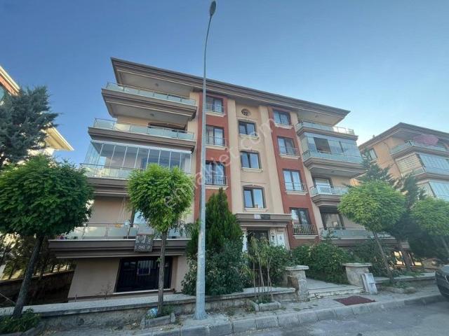 Selçuklu Mah.'de Site İçi otoparklı mesken Tapulu bahçe Katı 3+1