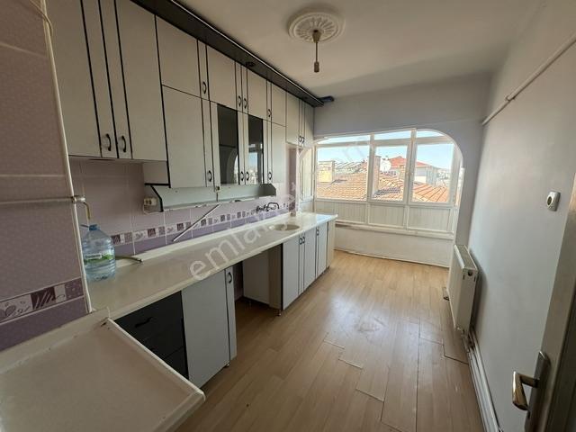 Selçuklu Mahallesinde 16. Cadde Yakını 3+1 Kiralık Daire