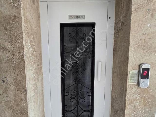 selçuklu Mahallesinde Akarkent Sitesinde 3+1 Satılık Daire