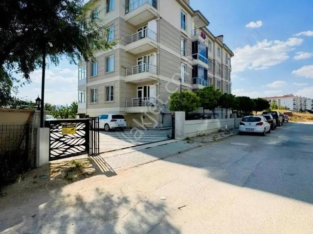selçuklu Mahallesinde Okullara Yakın 2+1 Kiralık Daire