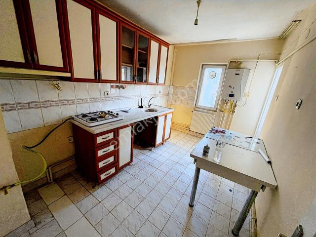 Selçuklu Mh'de Ön Cephe Ara Kat Bağımsız Ultra Geniş Daire!
