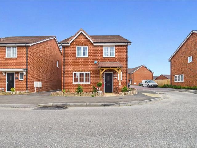 Sela Drive, Reading RG2 4 bed detached house to rent £2,250 pcm £519 pw