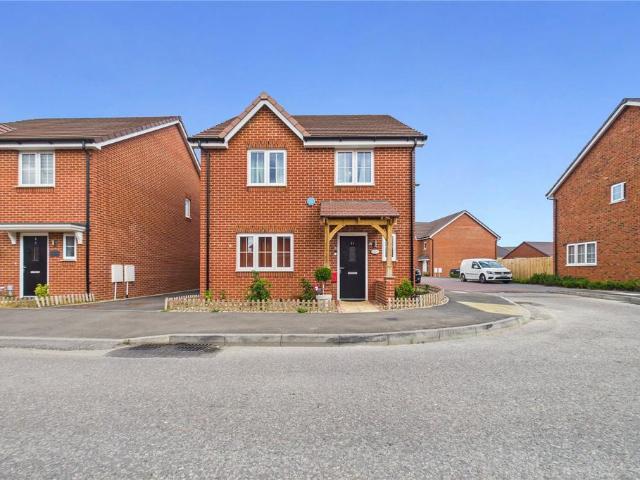 Sela Drive, Shinfield, Reading. 4 bed detached house to rent £2,250 pcm £519 pw