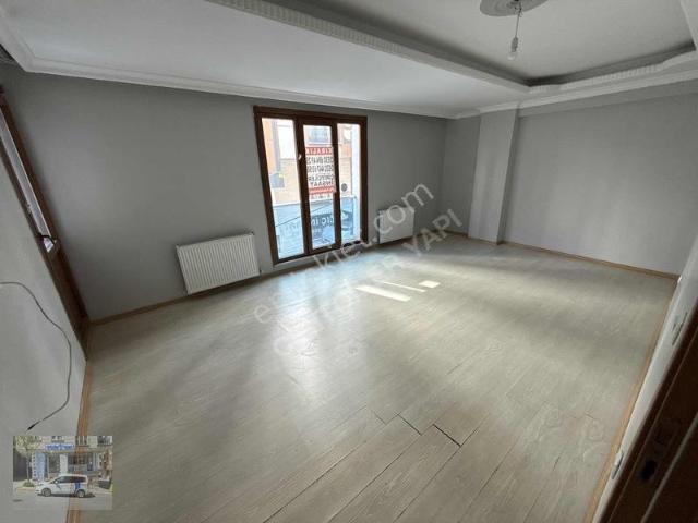 Selahaddi Eyyübi Mahallesinde Ulaşıma Yakın Geniş 2+1 Ara Kat