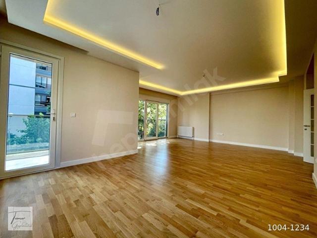 Selamiçeşme Özgürlük Parkı'na Komşu 140 m Net 4+1 Sıfır Balkonlu Daire