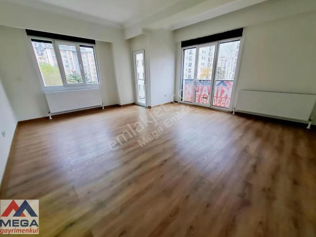 Selamiçeşme Özgürlük Parkına Yakın Balkonlu Satılık Daire