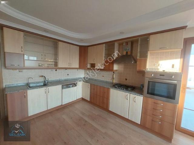 Selanik'ten Sosyete Pazarı Civarı 4+1 Kapalı Mutfak D.gazlı+çb
