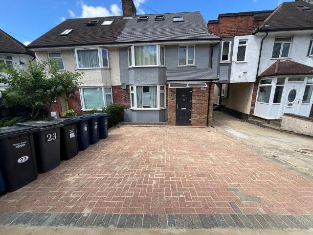 Selborne Gardens, London NW4, 1 bed semi detached house to rent, £1,250 pcm | PrimeLocation