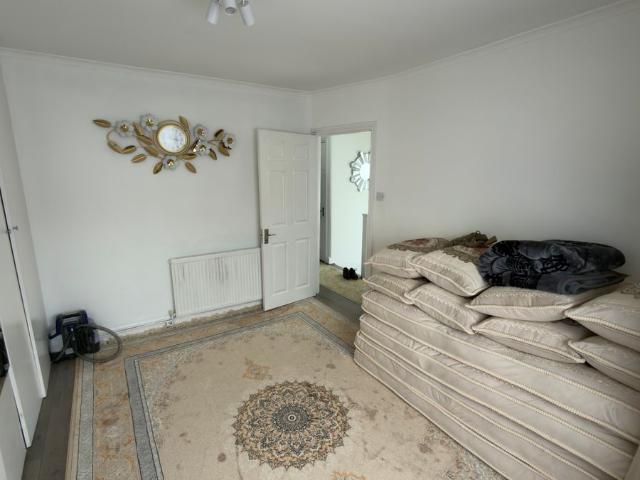 Selborne Gardens, London NW4, 2 bed maisonette to rent, £1,875 pcm | PrimeLocation