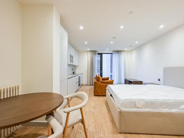 Selborne Road, Walthamstow, E17 Studio to rent £2,190 pcm £505 pw
