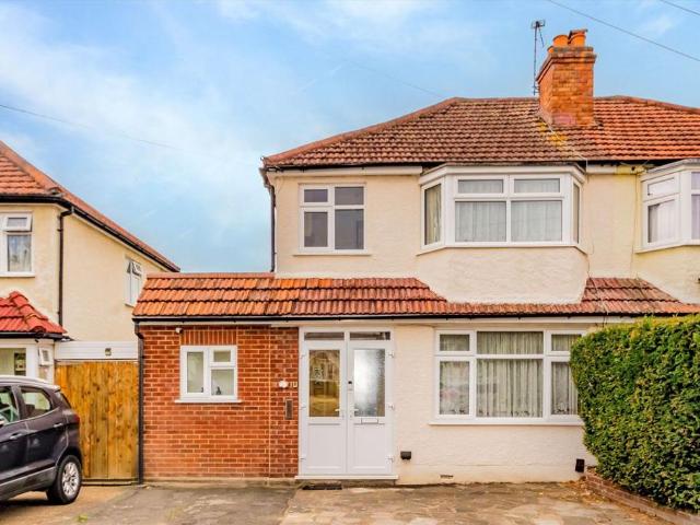 Selbourne Avenue, Surbiton KT6 3 bed semi detached house to rent £2,495 pcm £576 pw