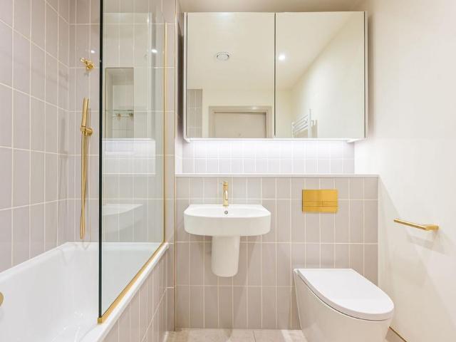 Selbourne Road, Walthamstow, E17 1 bed flat to rent £2,565 pcm £592 pw