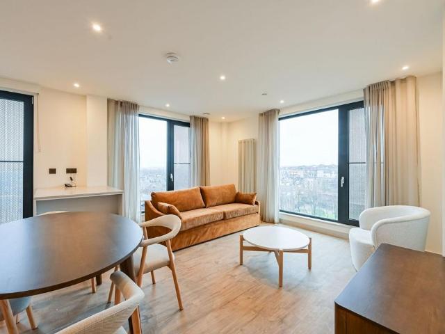 Selbourne Road, Walthamstow, E17 2 bed flat to rent £2,915 pcm £673 pw