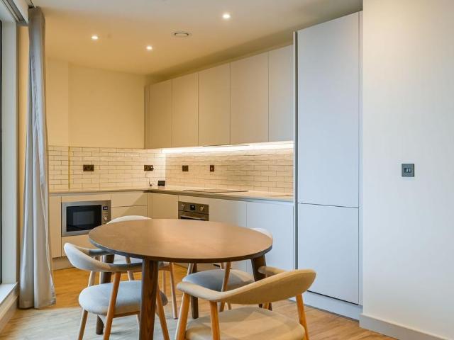 Selbourne Road, Walthamstow, E17 2 bed flat to rent £2,935 pcm £677 pw