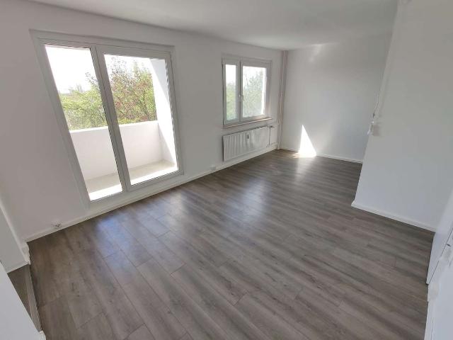 Selbst renovieren und 3 Monate Kaltmiete sparen* 6 Raumwohnung in ruhiger Lage!