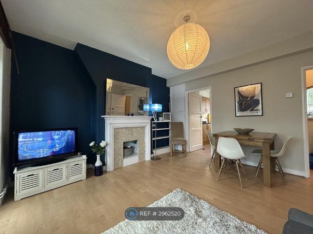 Selby House, London SW4, 3 bed flat to rent, £2,900 pcm | PrimeLocation