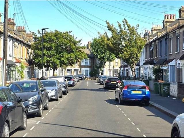 Selby Road, London, E13 3 bed terraced house to rent £2,400 pcm £554 pw