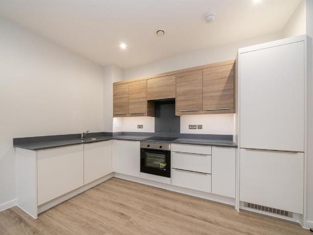 Selden Hill, Hemel Hempstead HP2, 2 bed flat to rent, £1,500 pcm | PrimeLocation