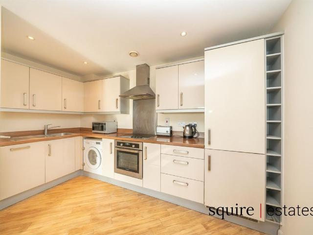 Selden Hill, Hemel Hempstead HP2, 2 bed flat to rent, £1,750 pcm | PrimeLocation