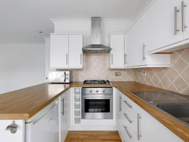 Selden Lane, Worthing 1 bed flat to rent £1,175 pcm £271 pw