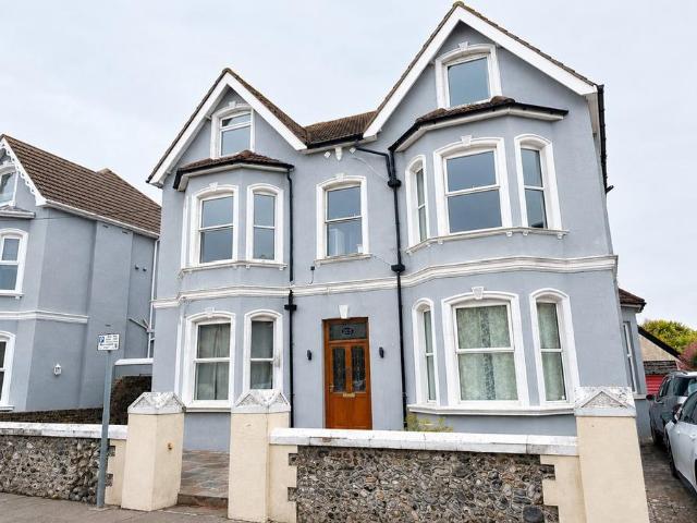 Selden Road, Worthing, BN11 Studio to rent £775 pcm £179 pw