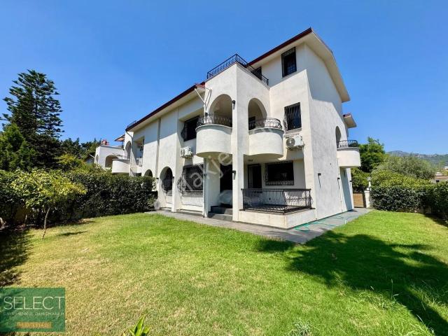 Select'ten Armutalan'da Satılık Bahçeli 4+1 Site İçinde Villa