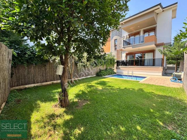Selectten Eşyalı Müstakil Bahçeli Kiralık 5+1 Villa