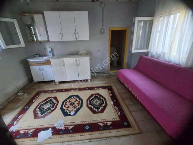 Selen Emlaktan 1 Nolu Erdoğduda Kısmi Eşyalı Giriş Kat Kiralık Ev