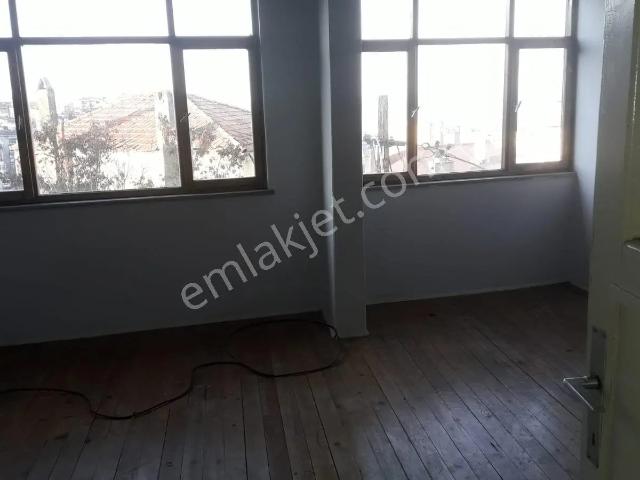 Selen Emlaktan Esentepe Mahallesinde Kiralık 1 Ve 2. Kat Daireler
