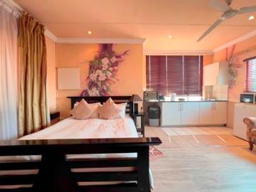 self catering studio 9 short term re.