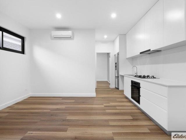 Self Contained 1 bedroom Granny Flat for Lease!