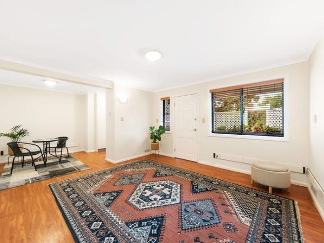 Self Contained 3 Bedroom Flat | Private Entry | Stunning Gardens