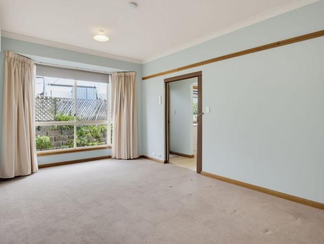 Self Contained Two Bedroom Unit in a Great Coastal Location!