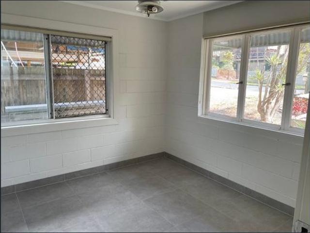 Self contained unit in the heart of AUCHENFLOWER