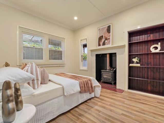 Self Contained Bungalow: Tecoma *ACCESS VIA HAKEA ST