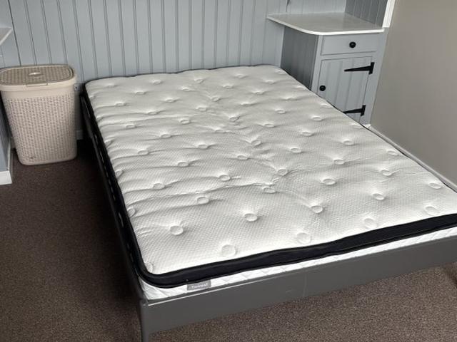 Self contained double room, en suite & kitchenette