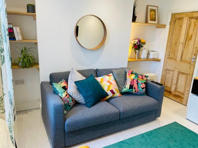 Self contained Garden Flat Meersbrook