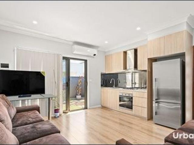 Self Contained Granny Flat In The Heart Of Elara
