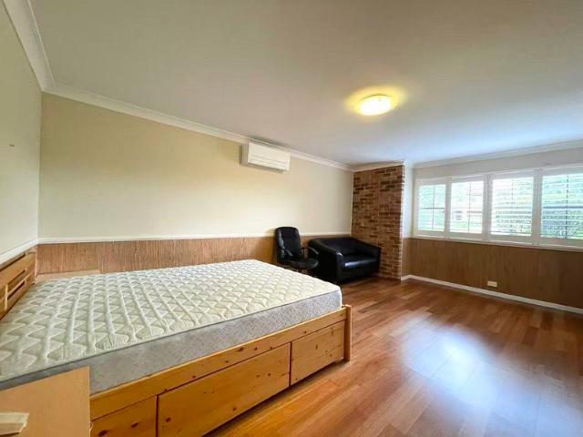 Self Contained One Bedroom Flat with Private Entrance