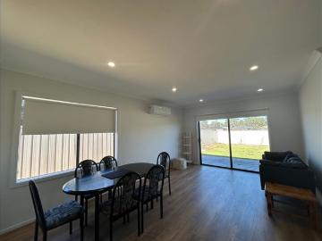 SELF CONTAINED ROOM WITH OWN EN SUITE INCLUSIVE OF ALL UTILITIES !