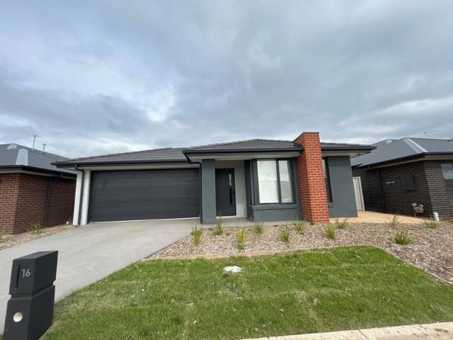 SELF CONTAINED ROOM WITH OWN EN SUITE INCLUSIVE OF ALL UTILITIES !