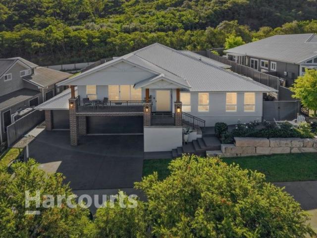 Self Contained Studio + 4 Bedroom Family Home + 922.1m2 Block