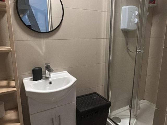 Self contained studio flat in Hackney Wick