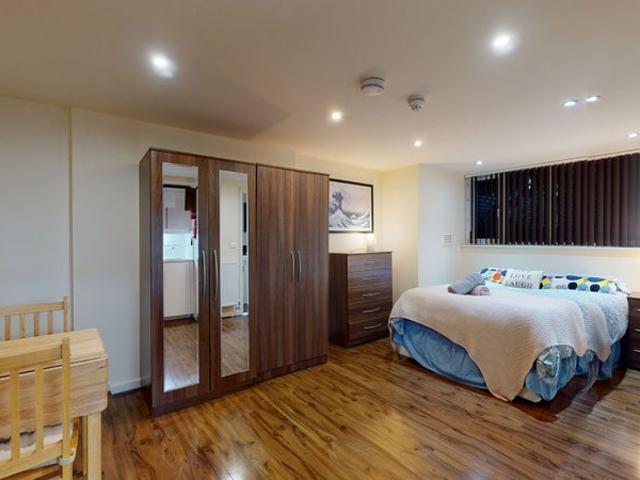 Self Contained Studio in Willesden Green