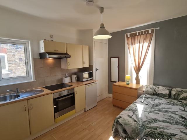 Self Contained Studio Near Transports