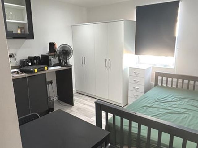 Self Contained Studio to Let in Fulham