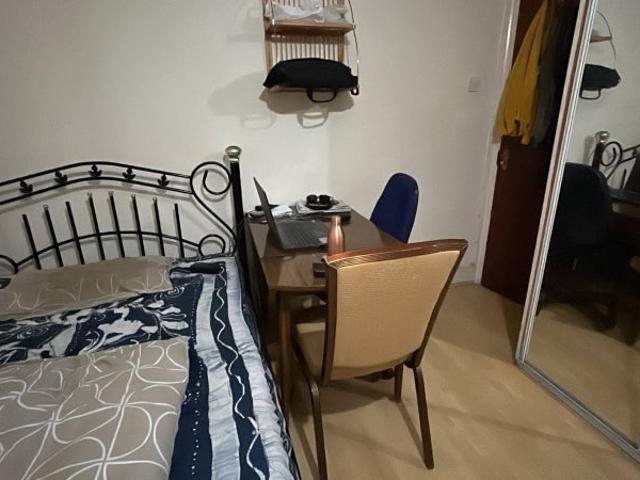 Self Contained Studio to Rent in Hounslow, TW3 3AA