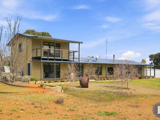 Self Sufficient Country Living, Just 22km from Boorowa