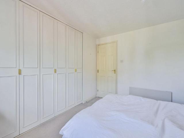 Selhurst Close, Wimbledon Common. 1 bed flat to rent £2,167 pcm £500 pw